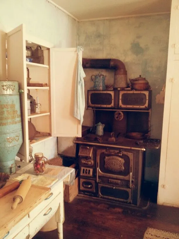 10740 open shelving kitchen