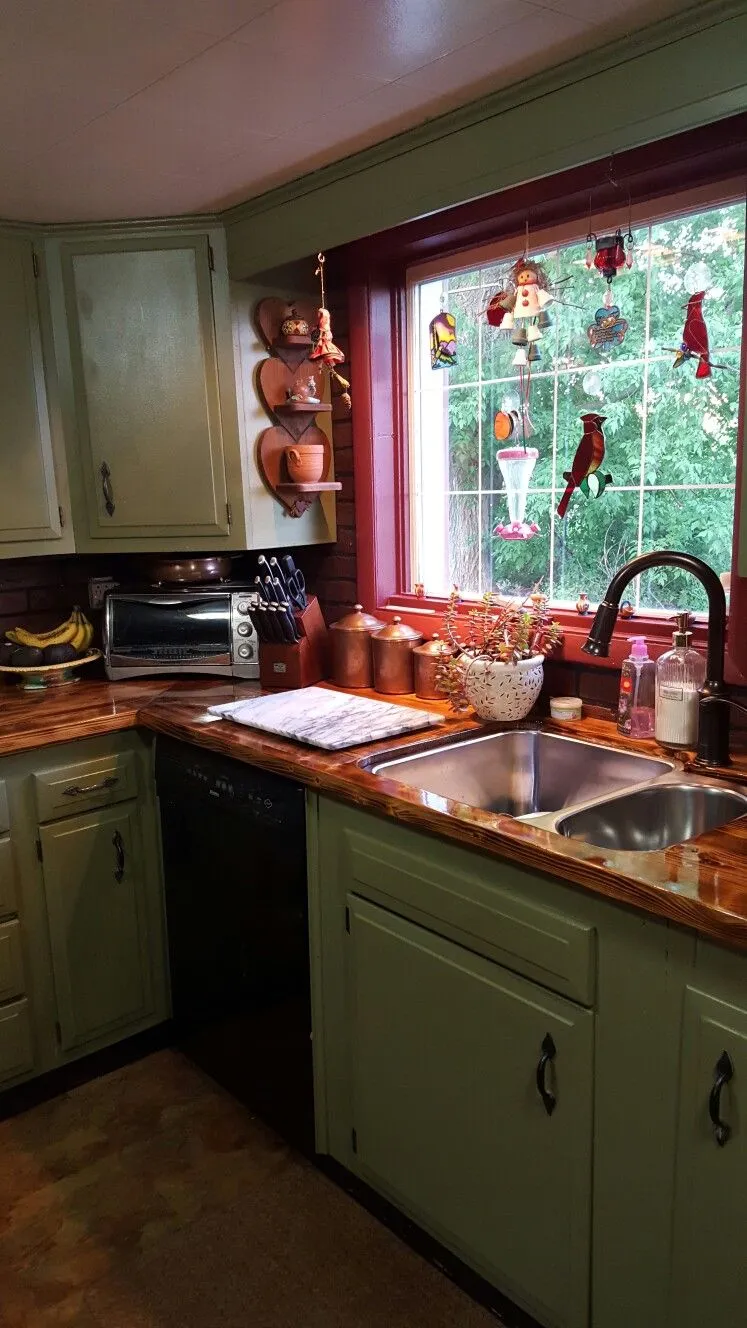 10760 red and white kitchen 5