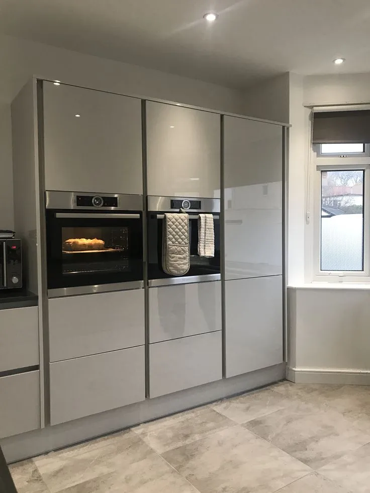 10782 color accents grey kitchen