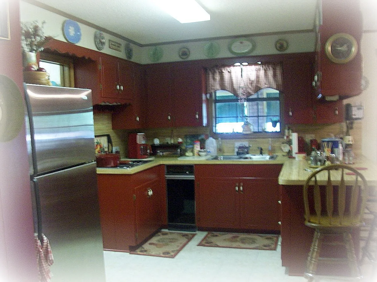 10787 warm red kitchen decor