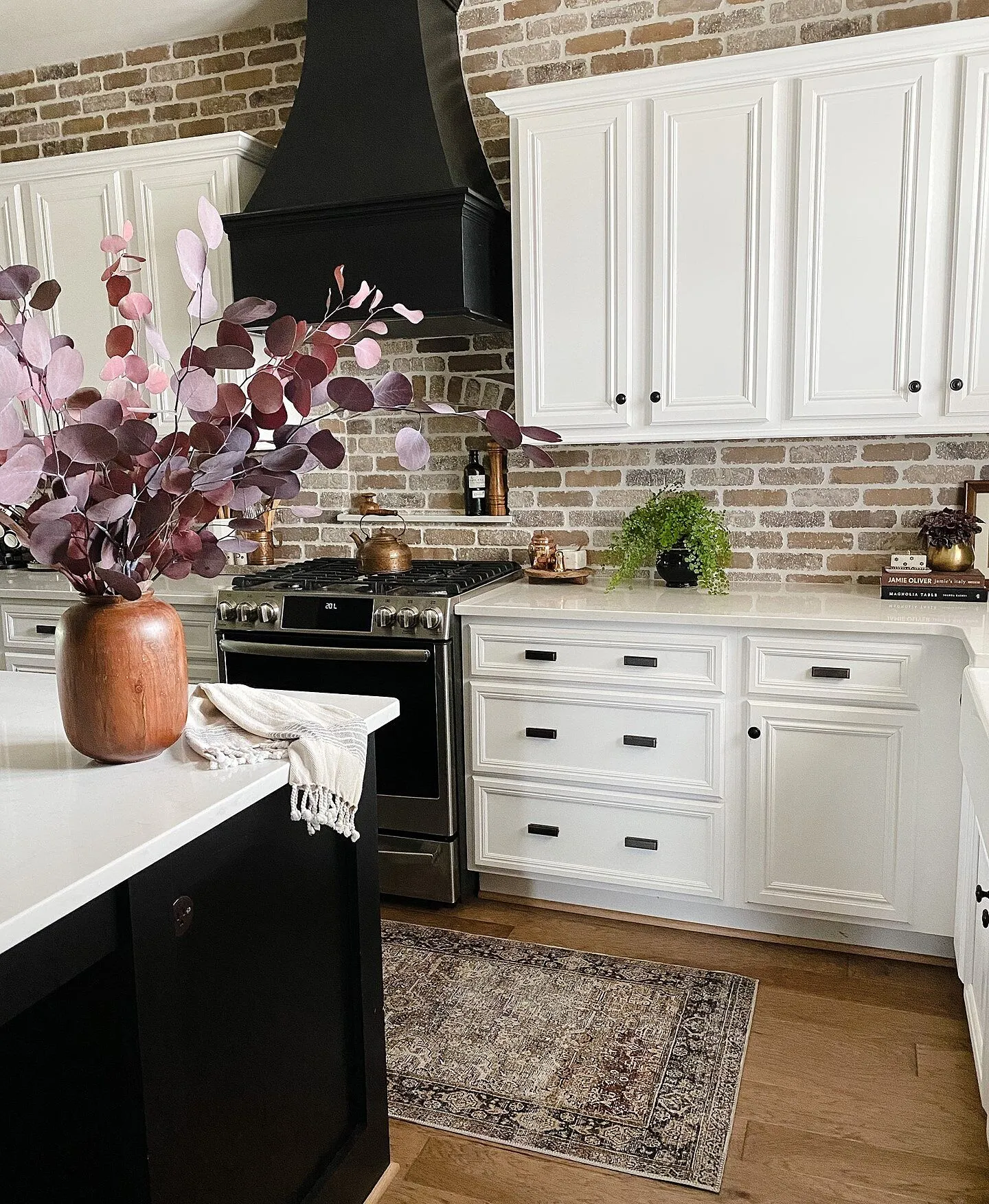 10807 red kitchen backsplash