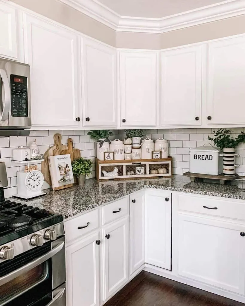 10816 farmhouse table chairs