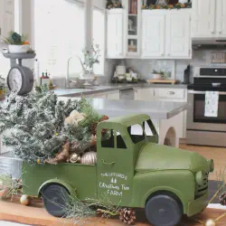 /img/10857-christmas-truck-kitchen-decor-7.webp