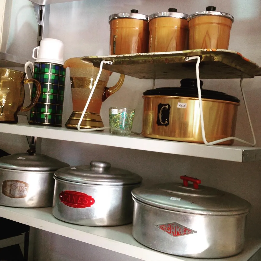 10889 retro kitchen decor main