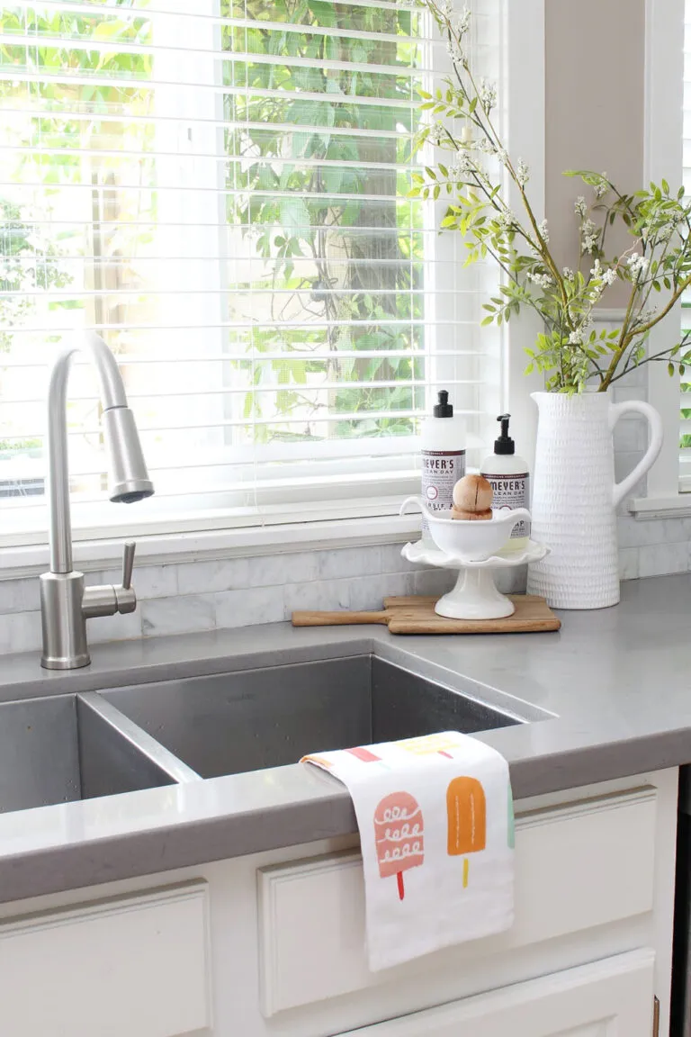 10914 seasonal decor kitchen