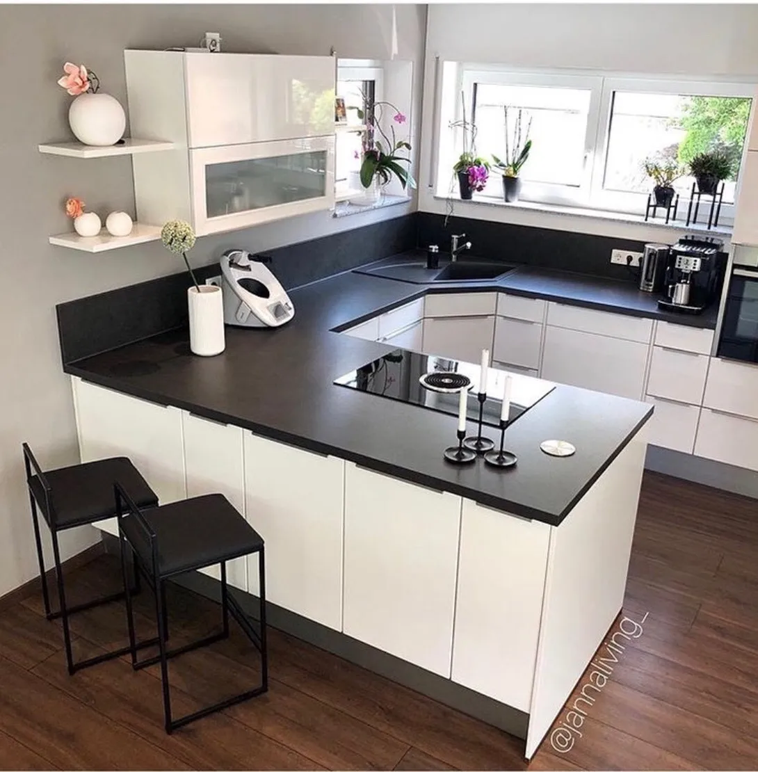 10926 white kitchen backsplash