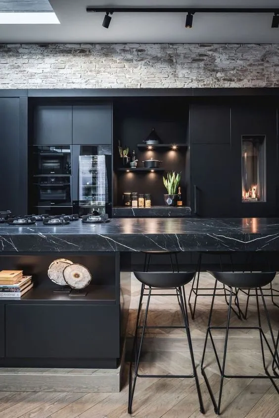 10933 black marble kitchen backsplash