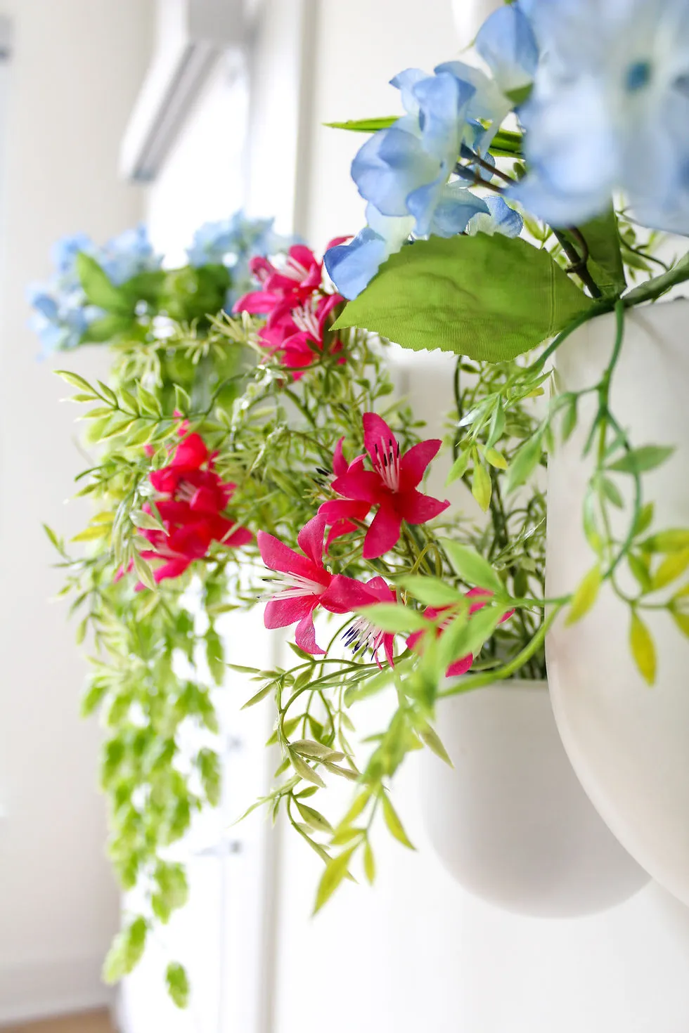 10937 summer kitchen vases shelf