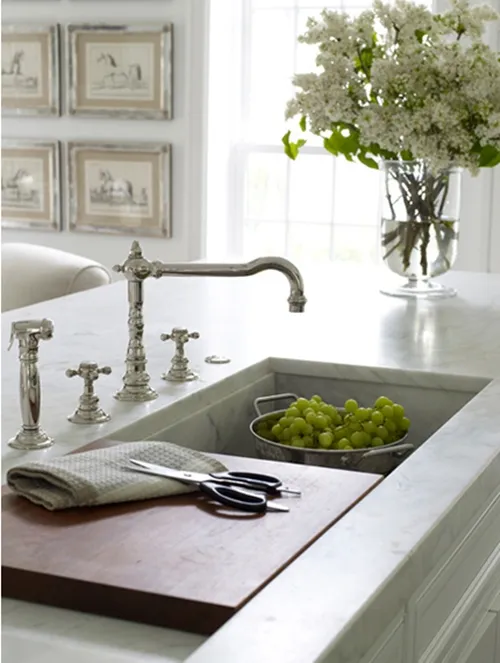 10957 white kitchen colorful accessories