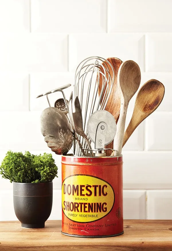 11010 vintage tin kitchen intro