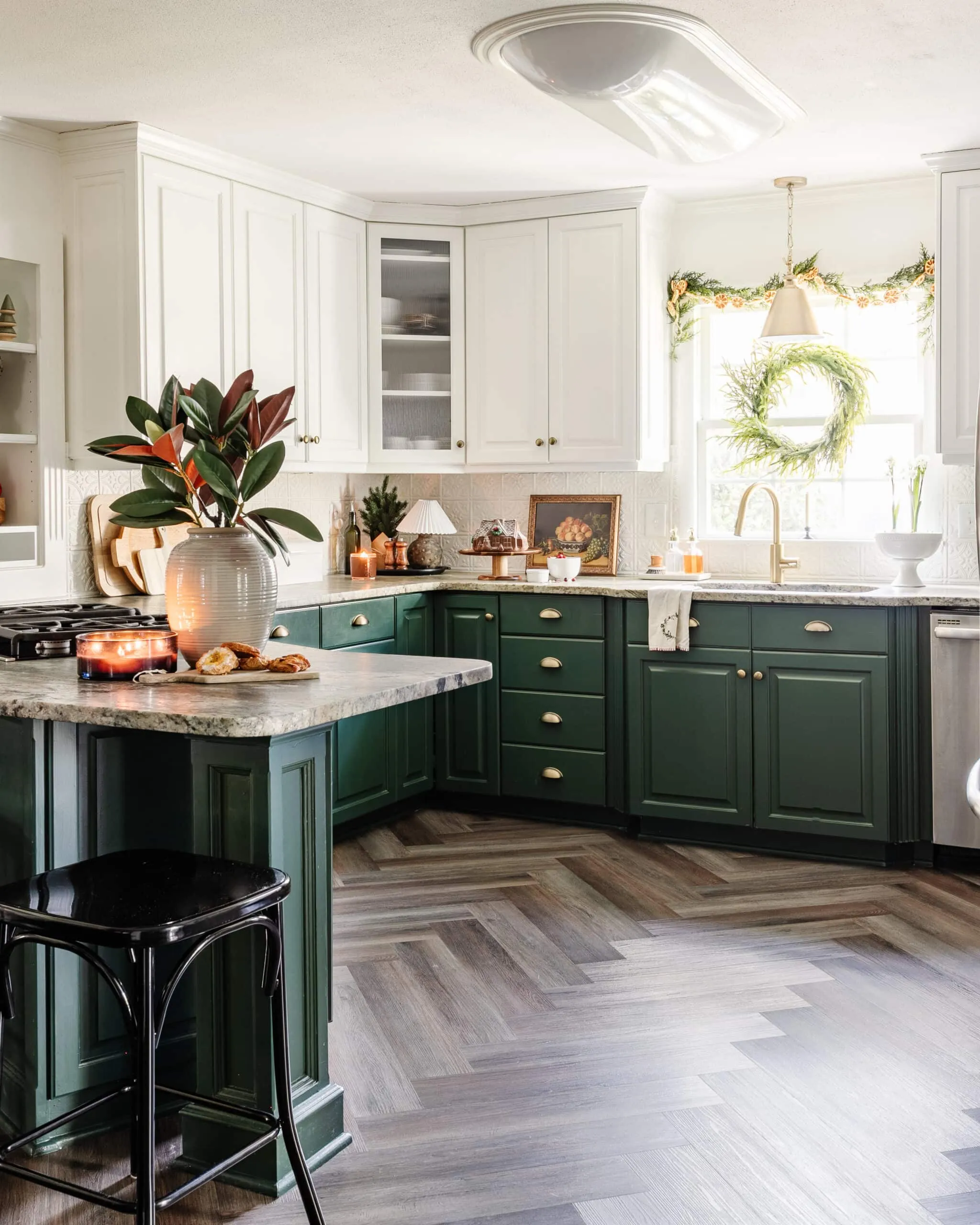 11012 christmas kitchen decor table setting