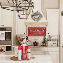 /img/11020-red-kitchen-decor-shopping.webp