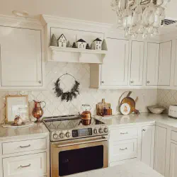/img/11035-copper-kitchen-decor-ideas.webp