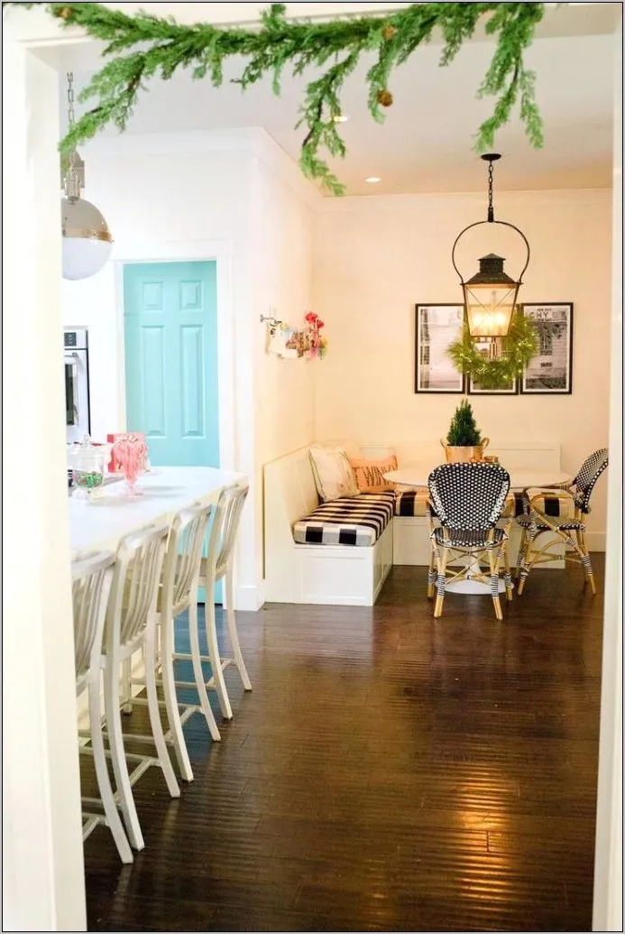 11036 christmas table setting